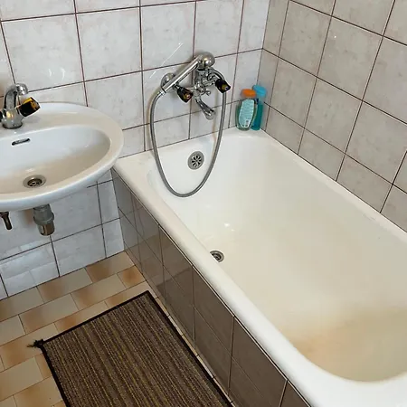 Vikendica Na Kucarju Ob Kolpi Podzemelj